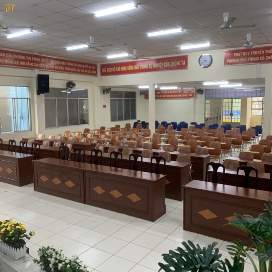 Bàn hội trường